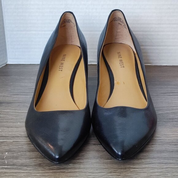 Nine West Comfort Wedge Pumps Size 7 Black Leather Minimalist Dress Shoes - Picture 3 of 12